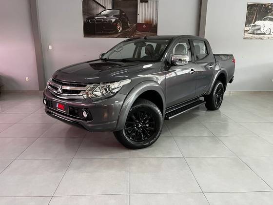 MITSUBISHI L200 TRITON 2.4 16V TURBO DIESEL SPORT HPE-S CD 4P 4X4 AUTOMÁTICO